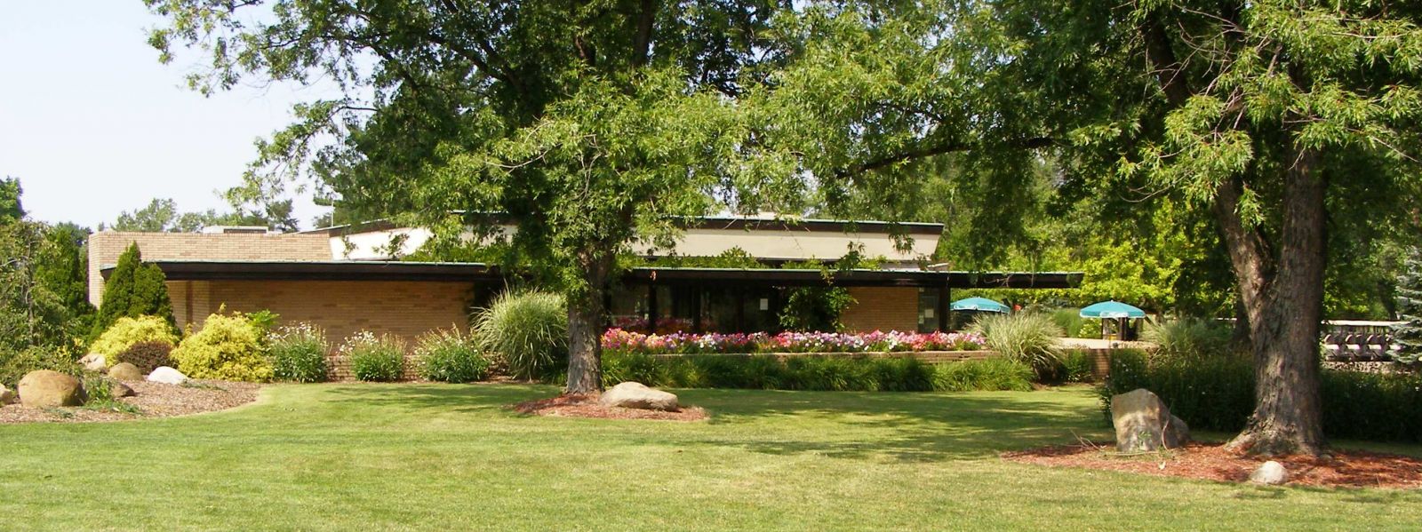 Skyland Golf Course clubhouse exterior